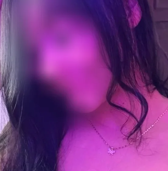Amina, 19