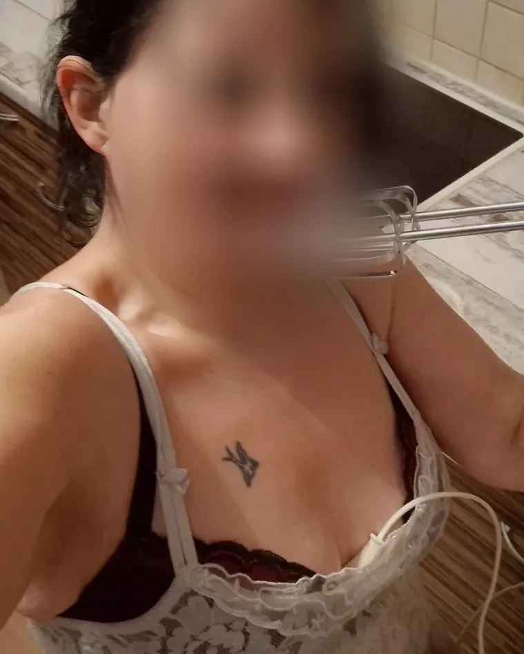 Dalia, 36