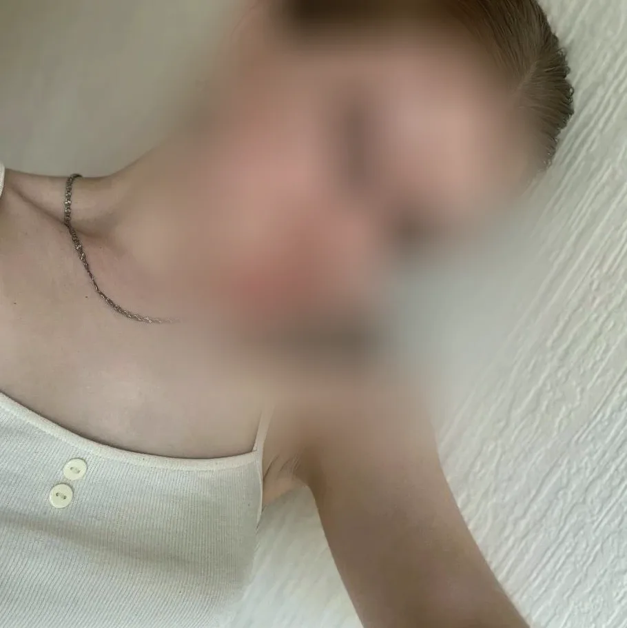 Emelie, 24