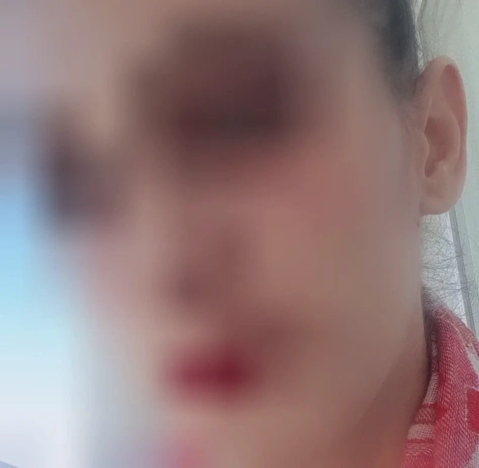 Eva, 37