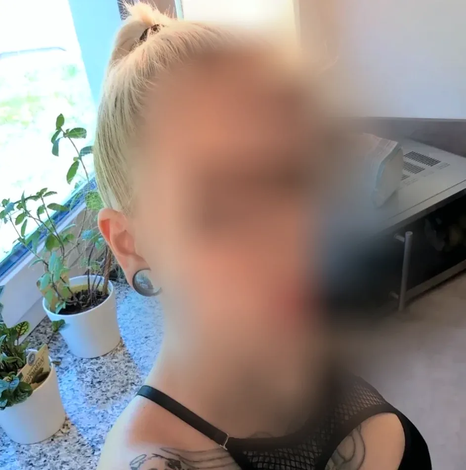 Leila, 27