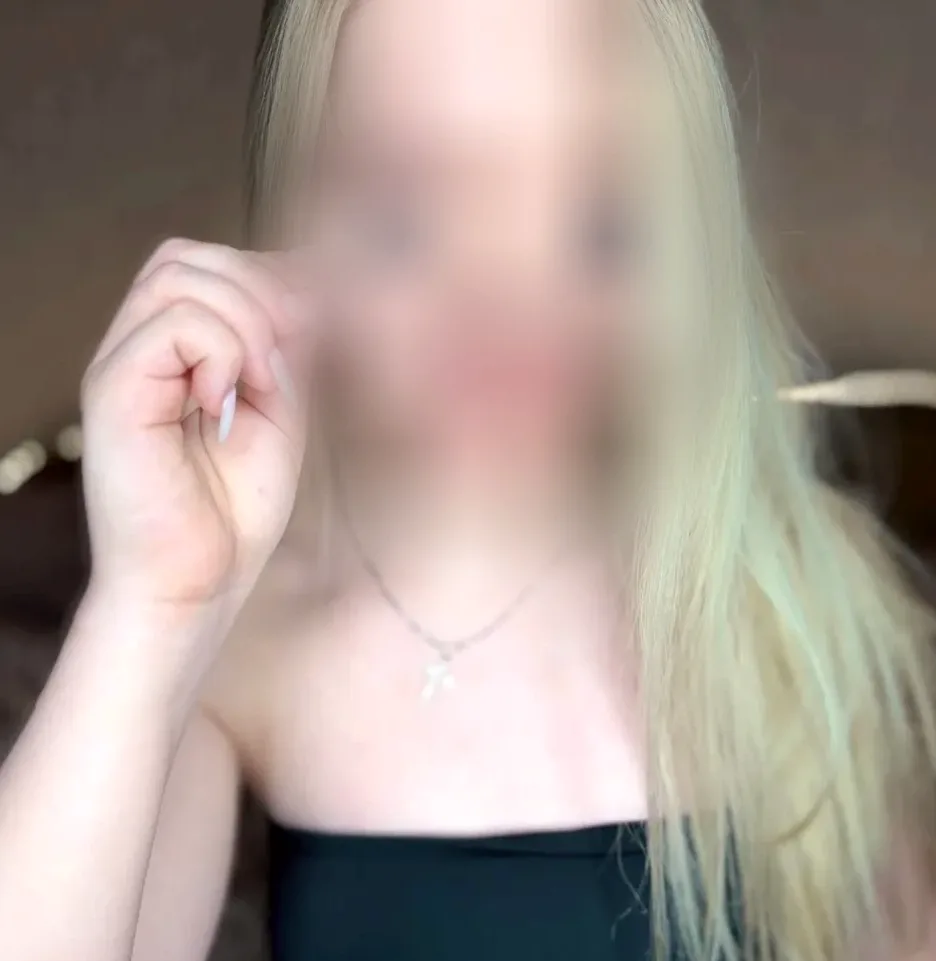 Madeleine, 21