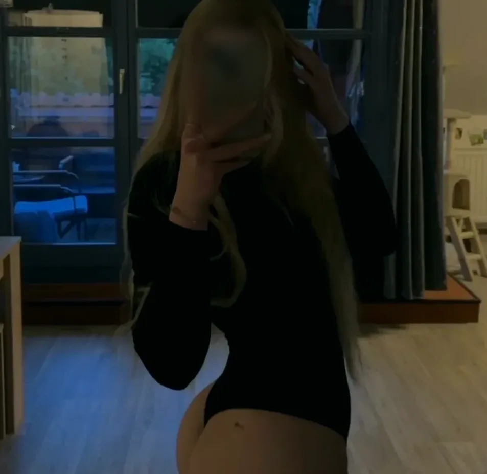 Michelle, 23
