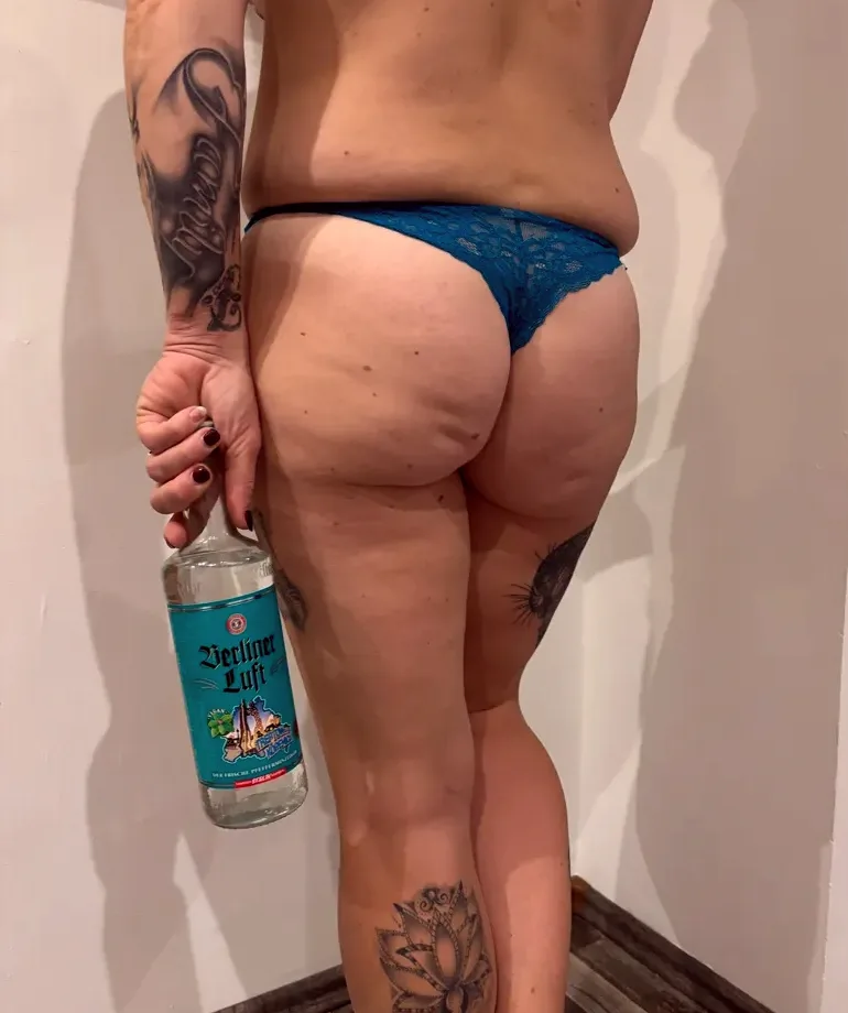 Vera, 28